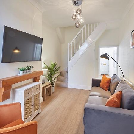Host & Stay - Fountains Cottage Гисборо Экстерьер фото